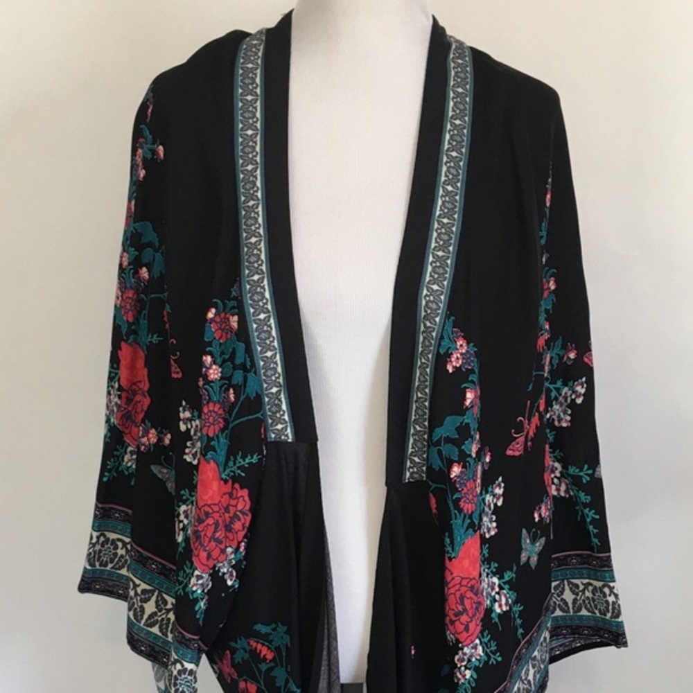 Flying Tomato Floral Kimono
